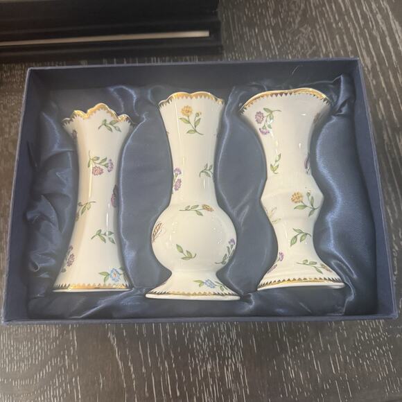 Reflections by I. Godinger & Co. , Set of 3 vases, White Floral Pattern, In Box - Picture 1 of 9